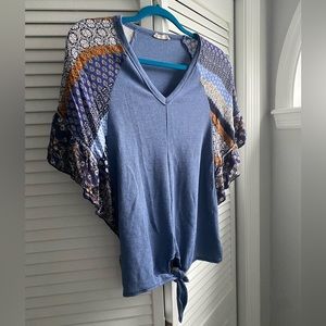 Blue waffle and patterned bottom knot top, hummingbird brand, size medium